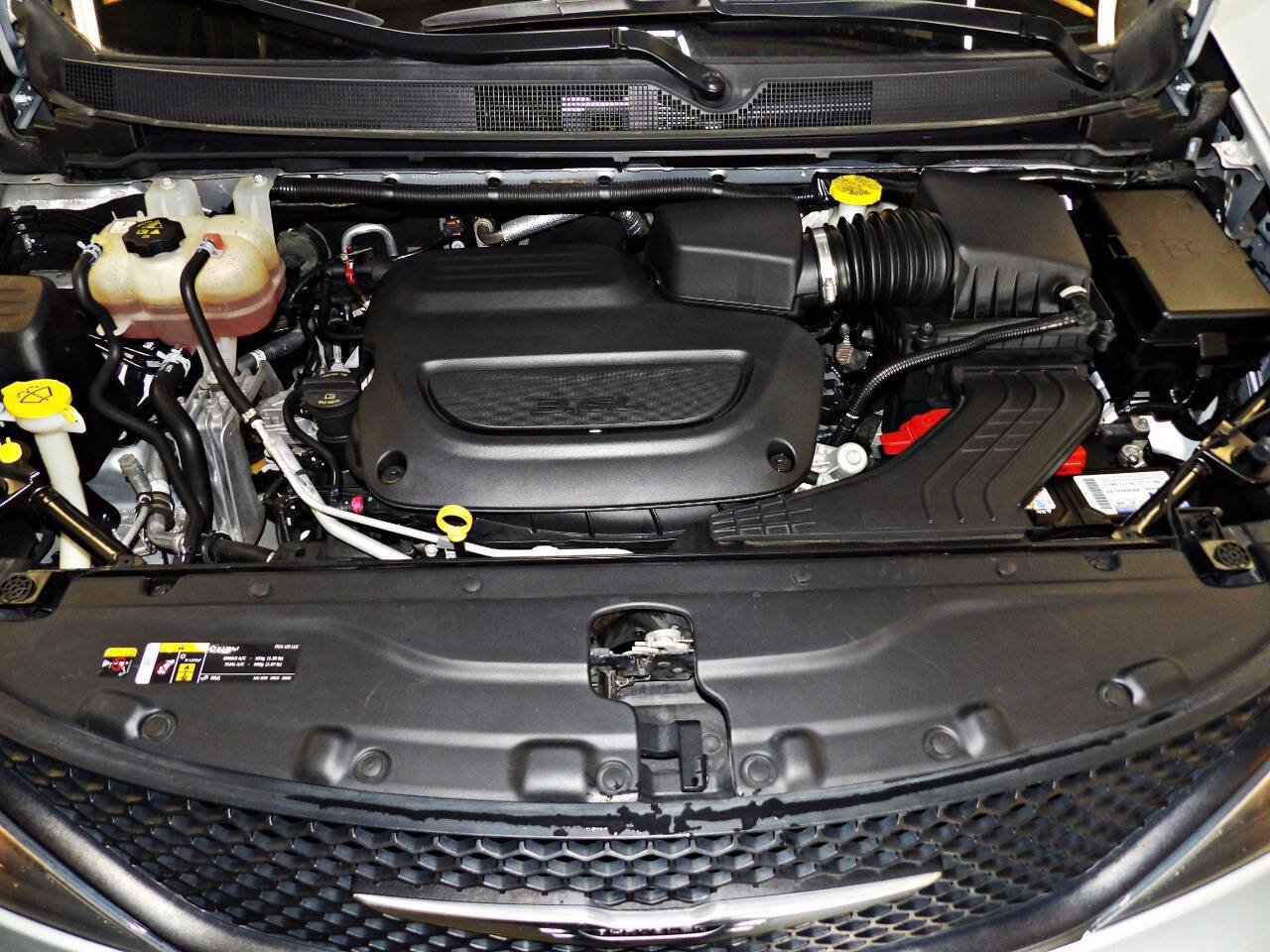 Used 2022 Chrysler Voyager LX FWD image 22