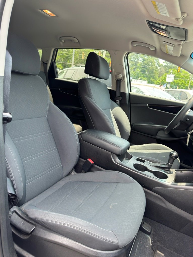 Used 2017 Kia Sorento L image 3