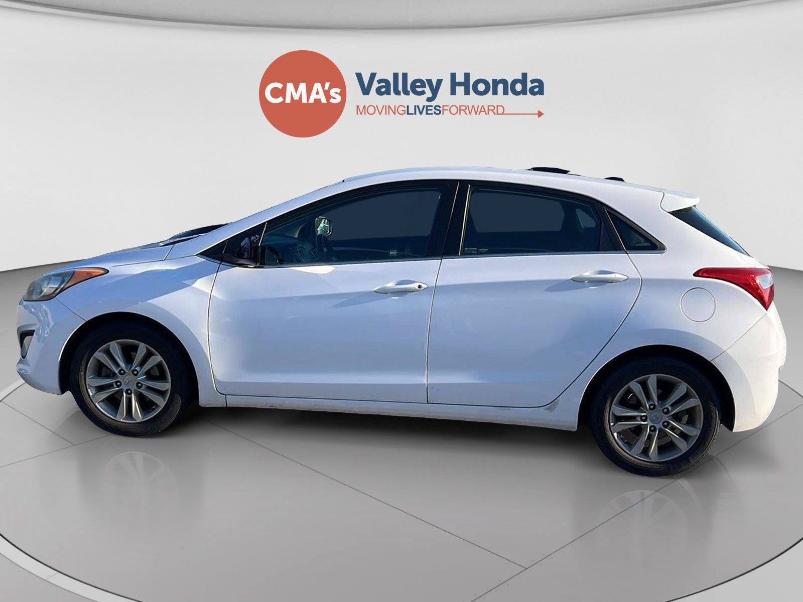 Used 2015 Hyundai Elantra GT FWD image 2