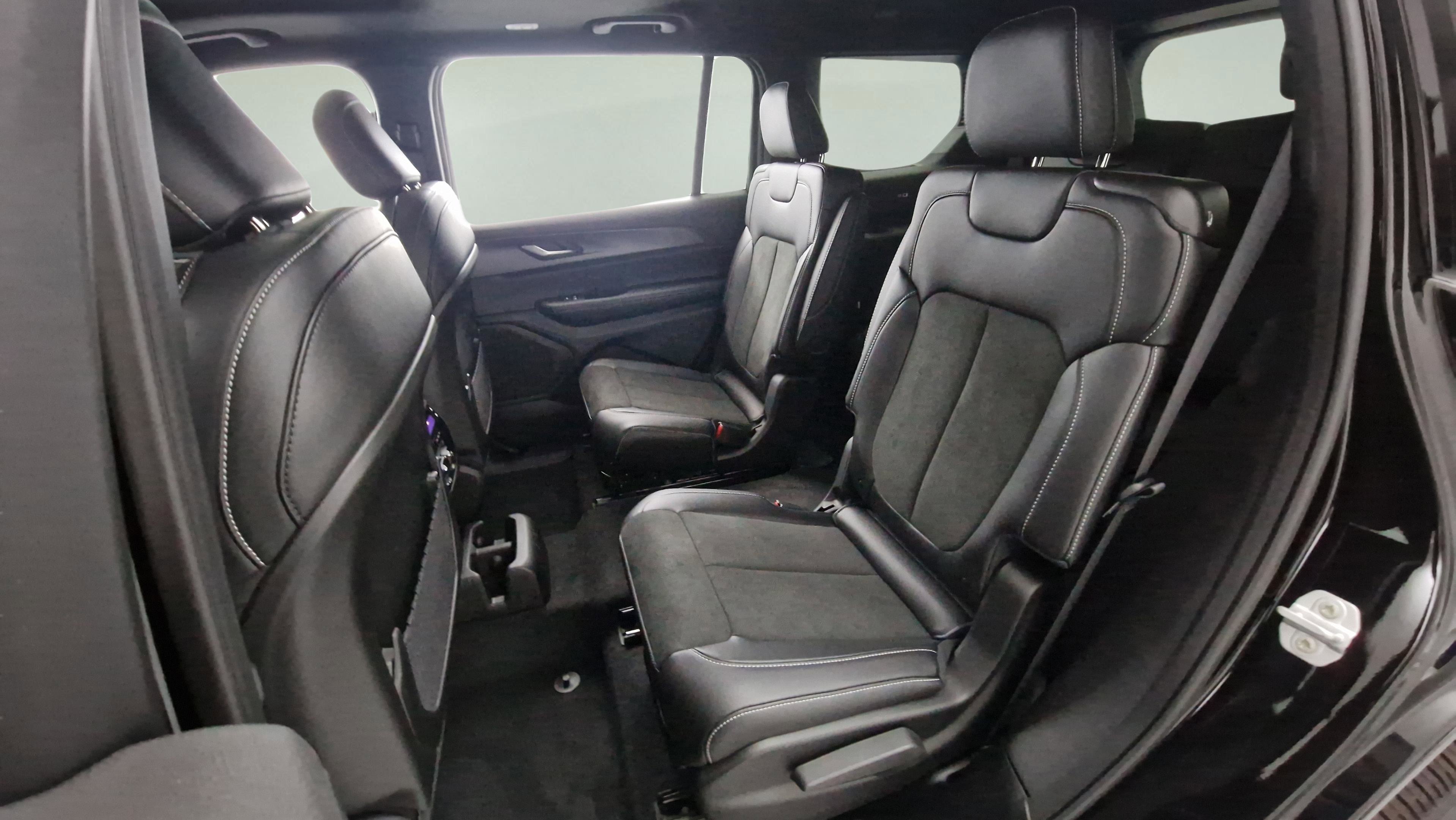 New 2025 Jeep Grand Cherokee L Altitude image 21