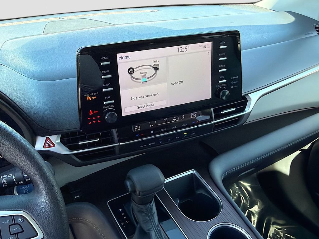 Used 2021 Toyota Sienna LE image 26