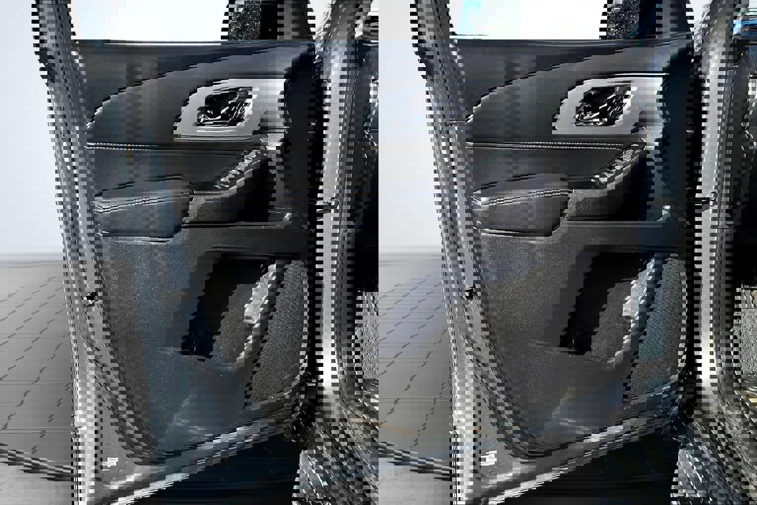 Used 2020 Chevrolet Traverse LS w/ LPO, Blackout Package AWD/4WD image 28