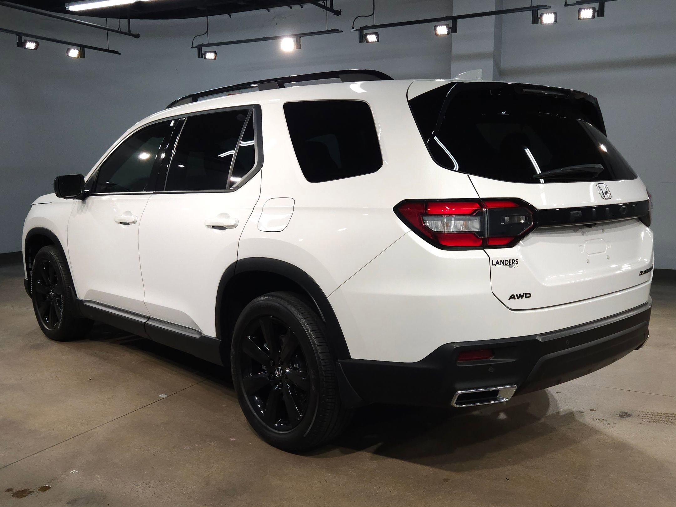 Used 2025 Honda Pilot Black Edition image 5