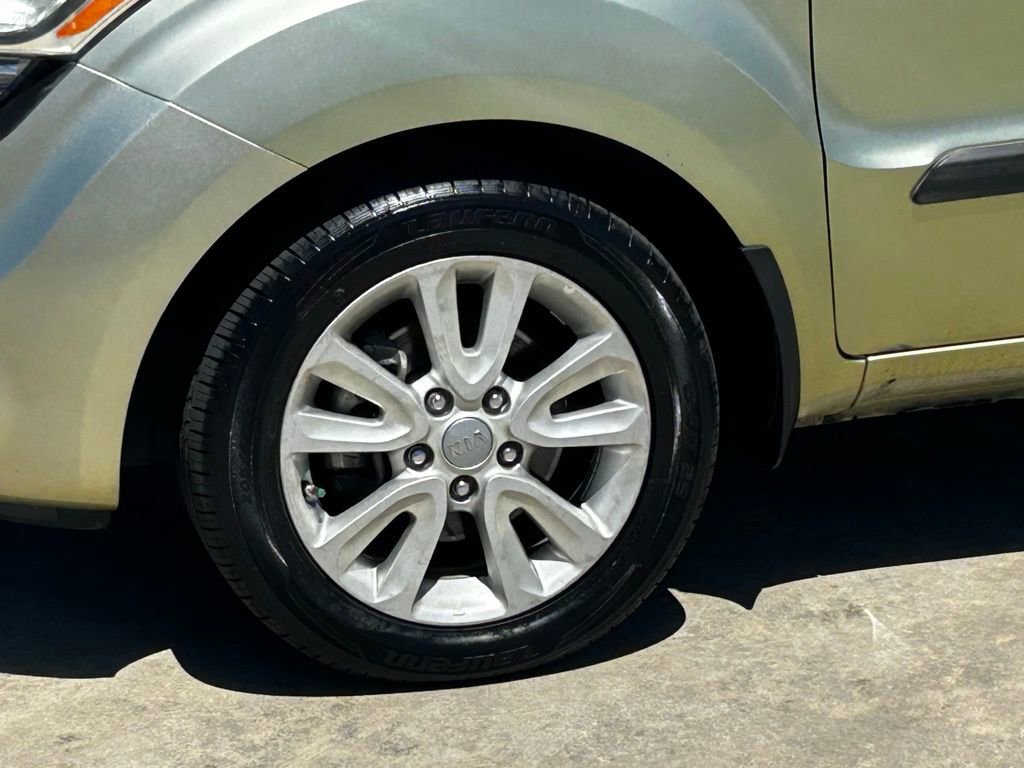 Used 2013 Kia Soul + w/ Audio Pkg FWD image 4