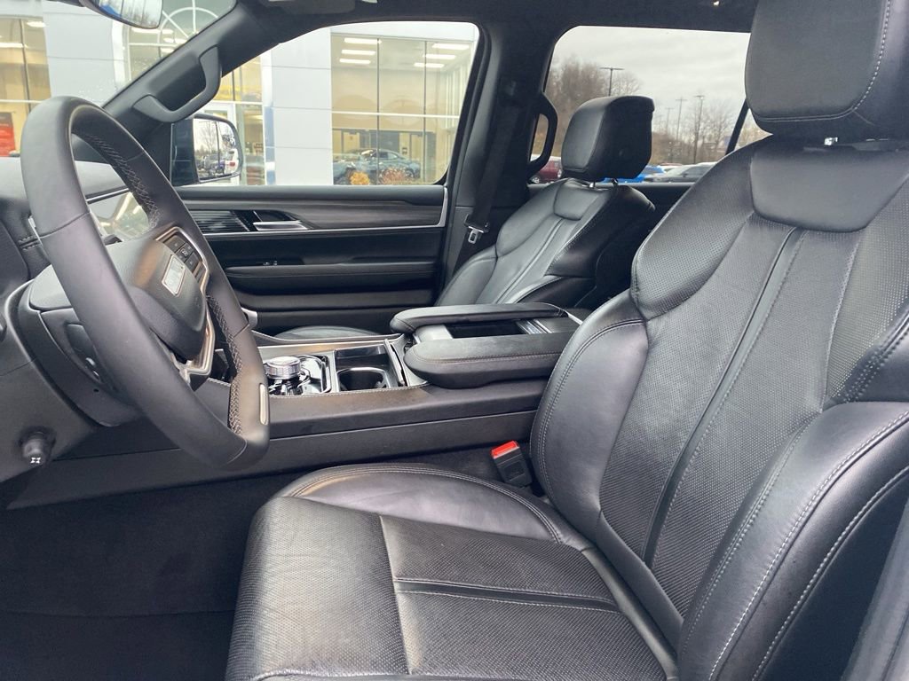 Certified 2024 Jeep Wagoneer L Series II w/ Flexible Seating Group image 26