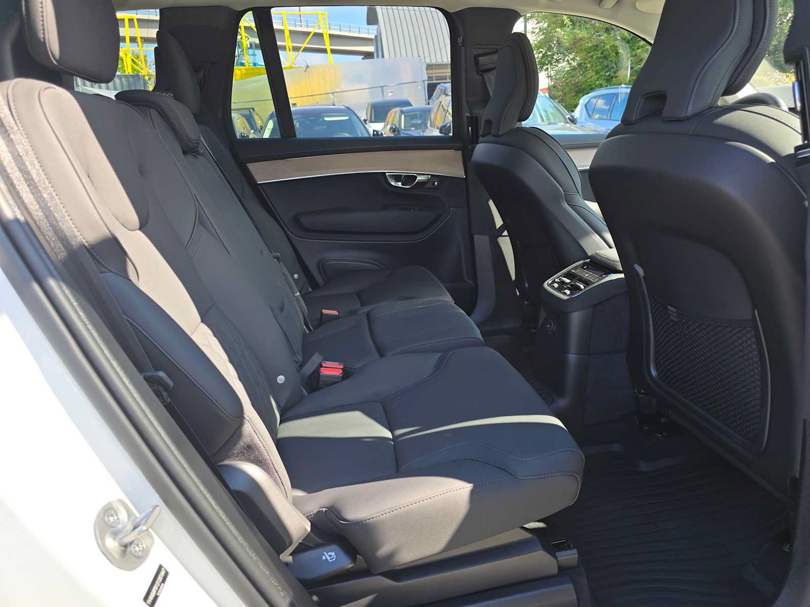 Used 2025 Volvo XC90 T8 Plus w/ Protection Package Premier AWD/4WD image 12