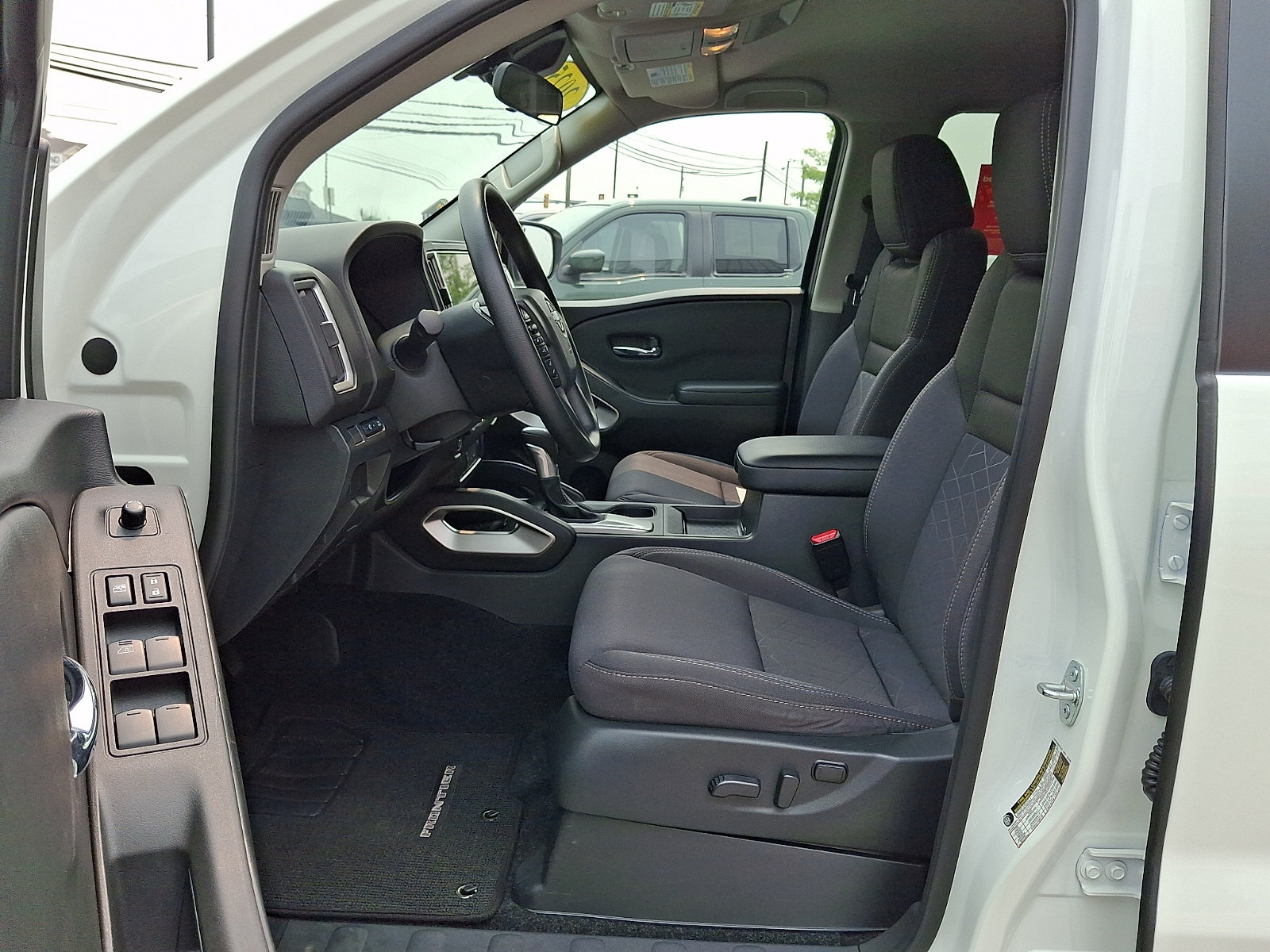Certified 2025 Nissan Frontier SV AWD/4WD image 15