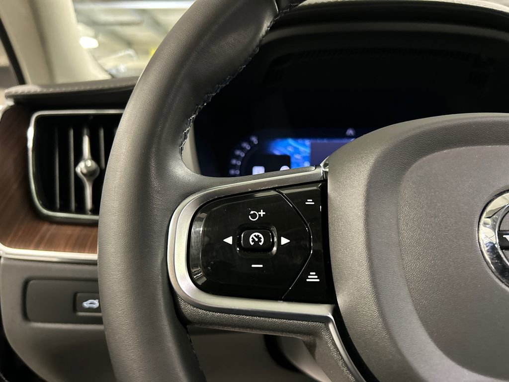 Certified 2024 Volvo XC60 B5 Ultimate w/ Protection Package Premier AWD/4WD image 13