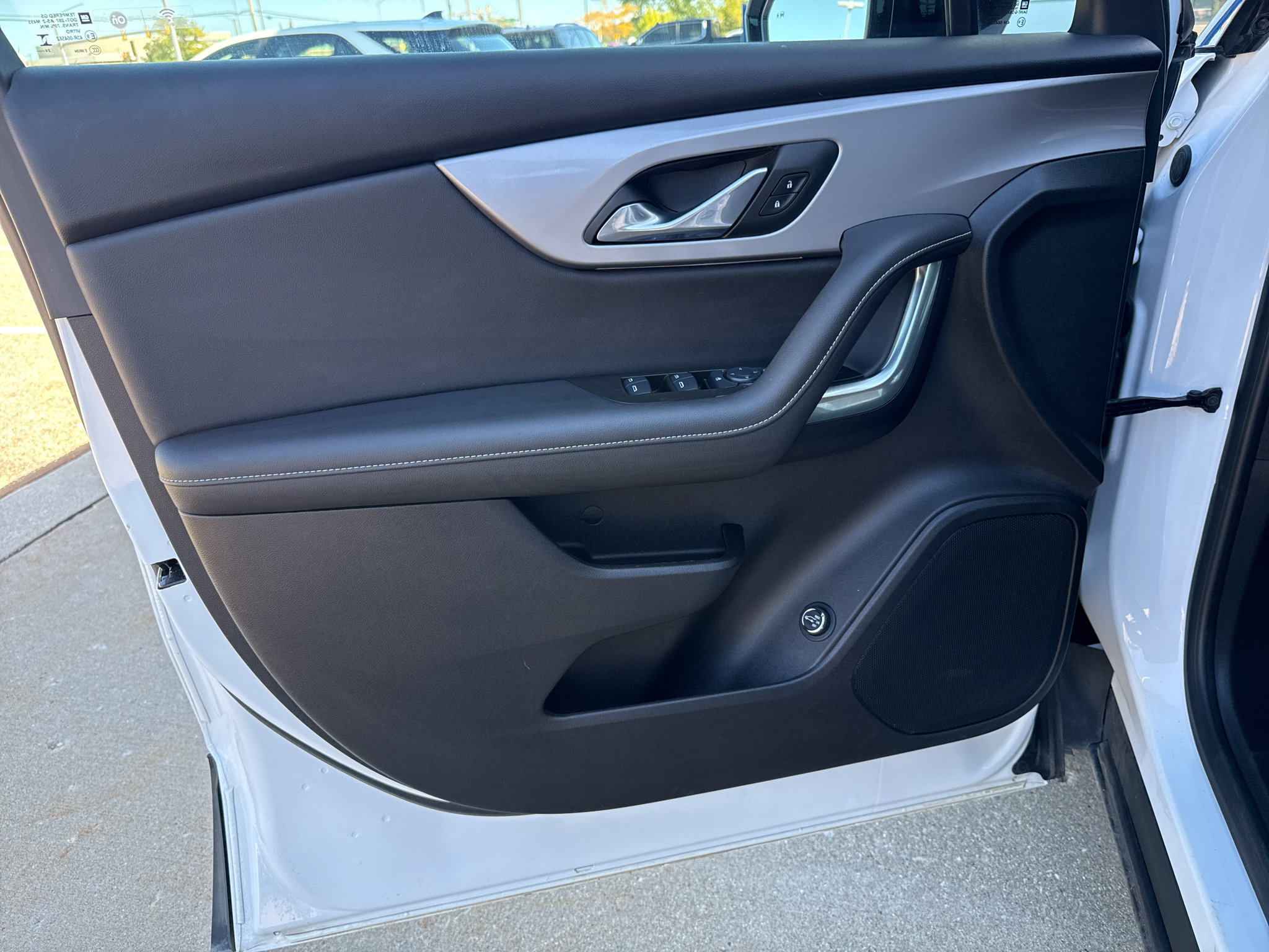 Used 2025 Chevrolet Blazer LT w/ Convenience Package FWD image 8