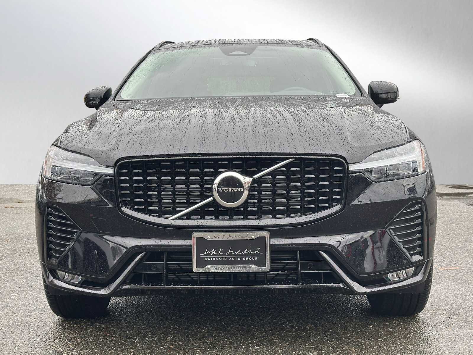 Used 2025 Volvo XC60 B5 Core w/ Protection Package Premier image 8