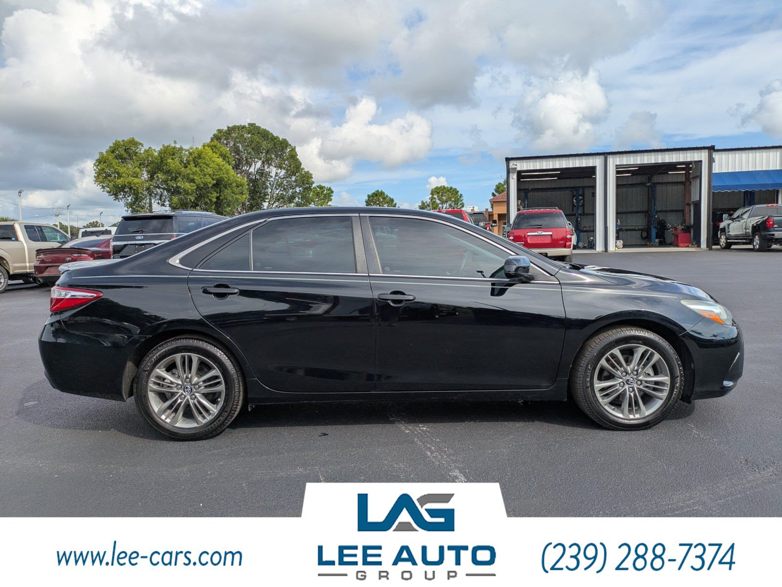 Used 2016 Toyota Camry SE FWD image 2