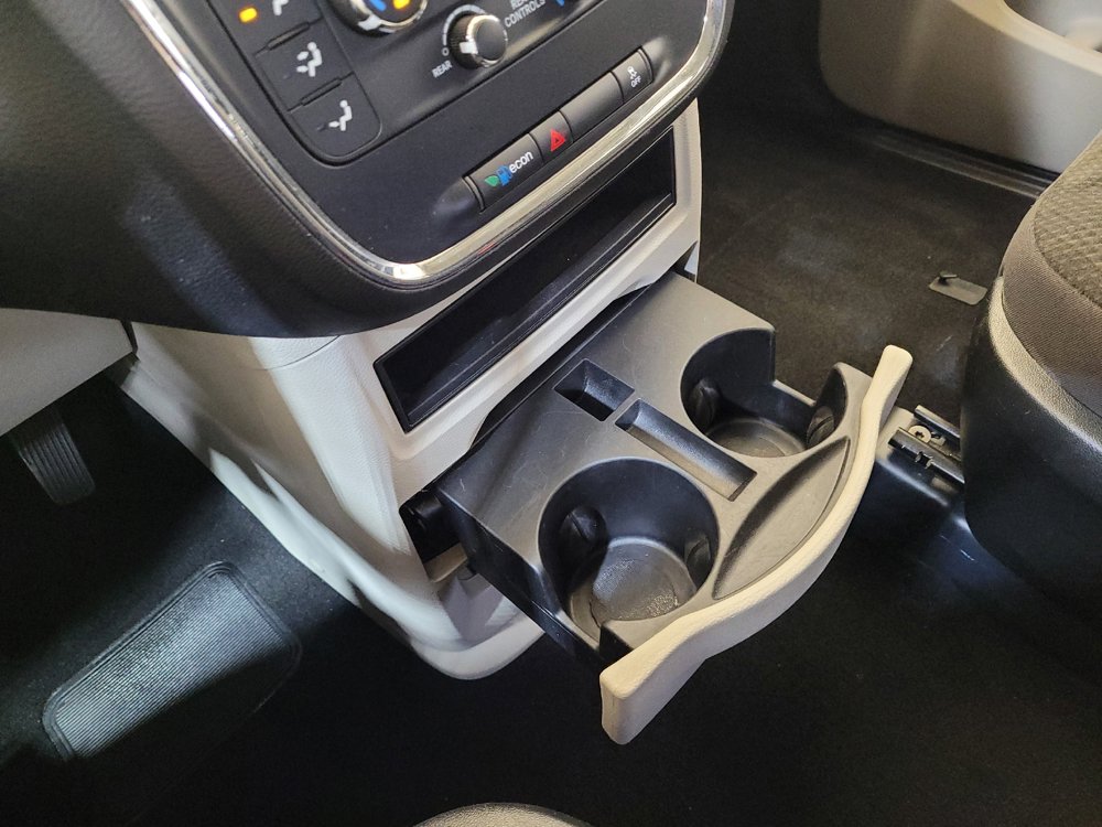 Used 2019 Dodge Grand Caravan SE FWD image 26