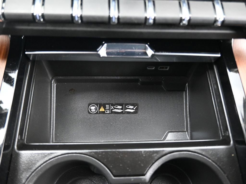 Used 2025 GMC Yukon XL Denali image 30