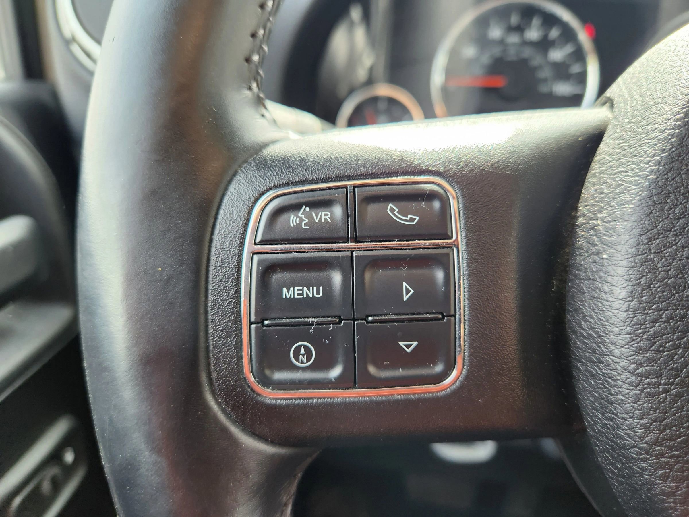 Used 2015 Jeep Wrangler Sahara w/ Dual Top Group AWD/4WD image 28