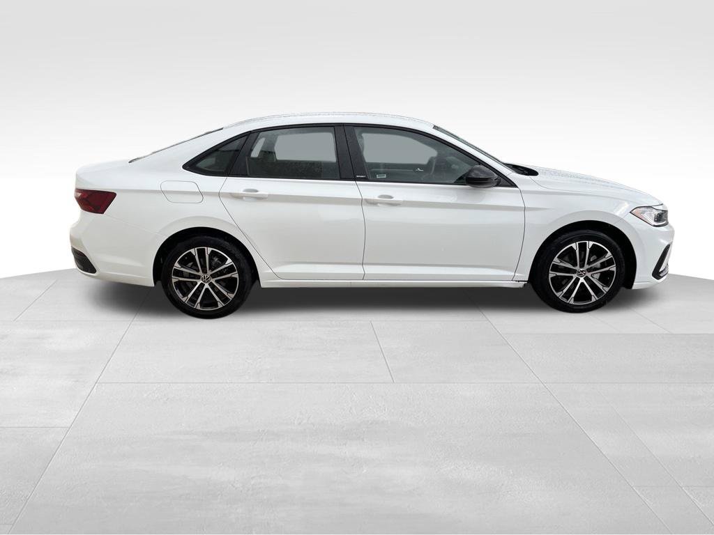 Used 2025 Volkswagen Jetta Sport FWD image 4