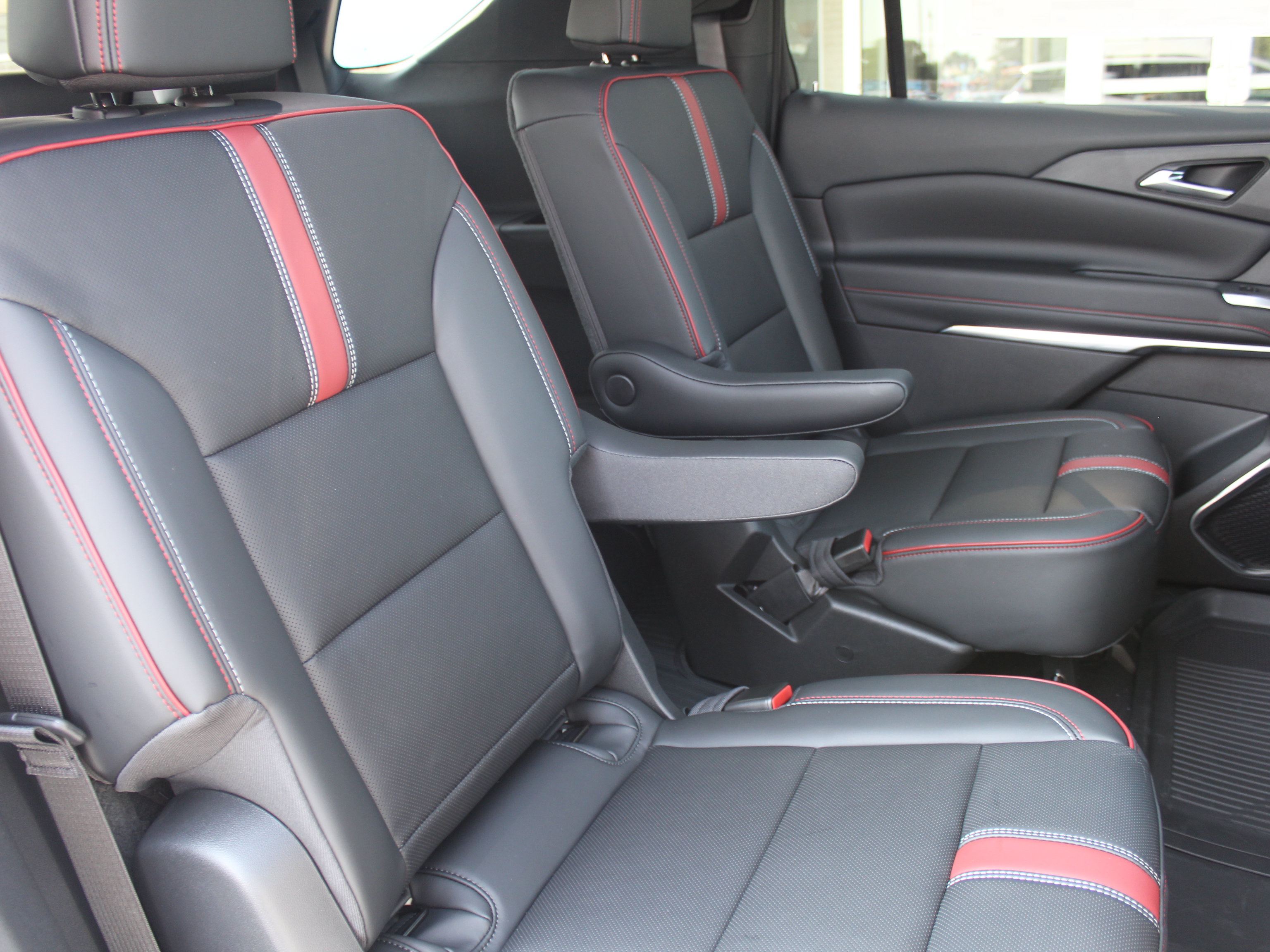 New 2027 Chevrolet Traverse RS w/ LPO, Floor Liner Package AWD/4WD image 23