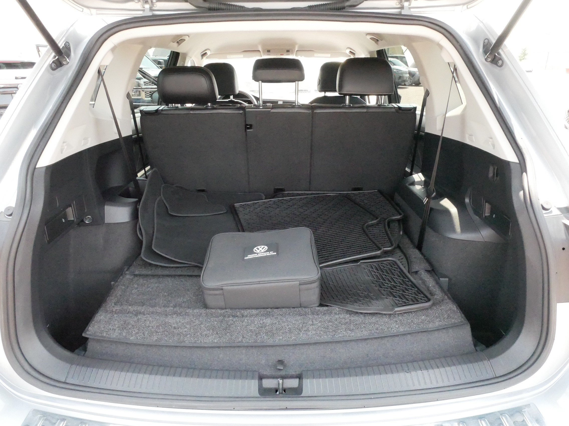 Certified 2023 Volkswagen Tiguan SE FWD image 18