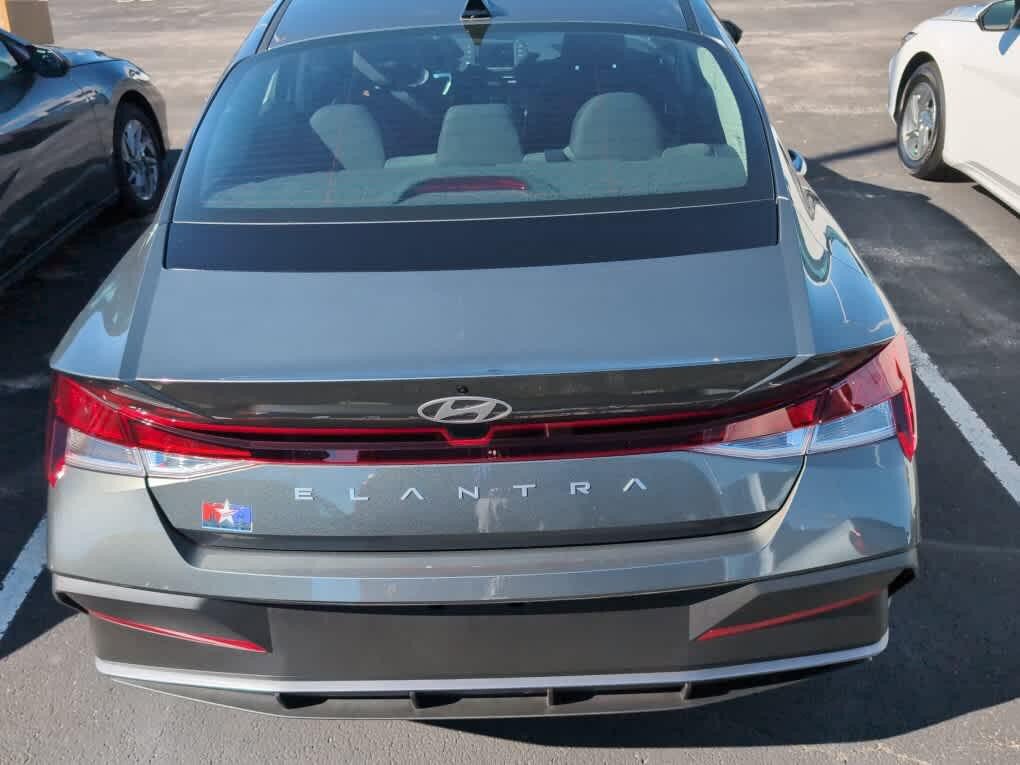 New 2026 Hyundai Elantra SE FWD image 15