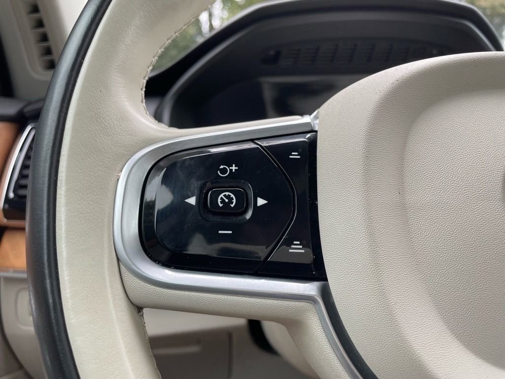 Used 2022 Volvo XC90 T6 Momentum w/ Advanced Package image 8