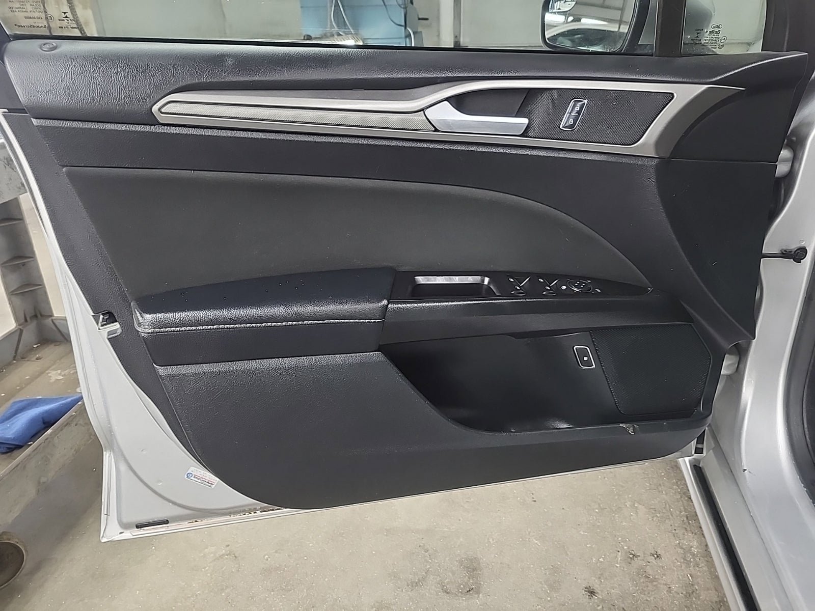 Used 2017 Ford Fusion SE image 11