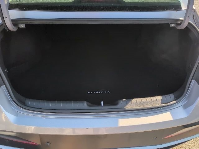 Used 2024 Hyundai Elantra Limited image 17