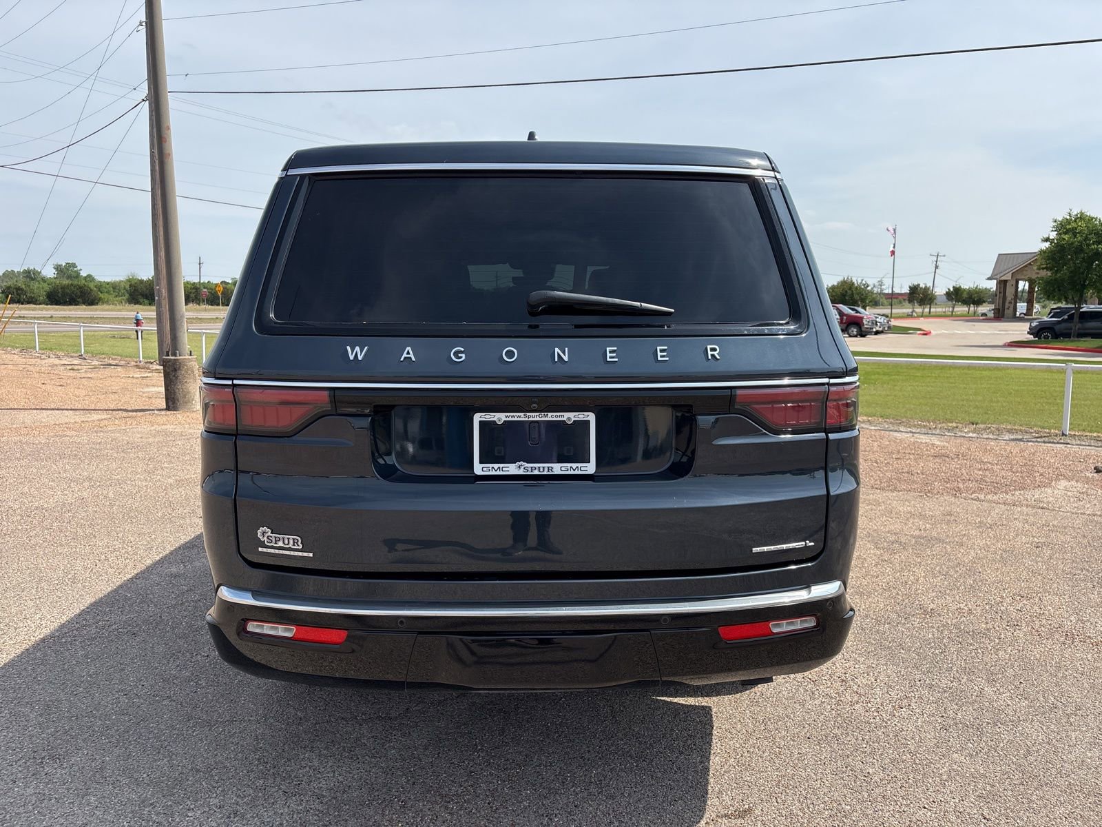 Used 2023 Jeep Wagoneer L Series III w/ Premium Group I image 5