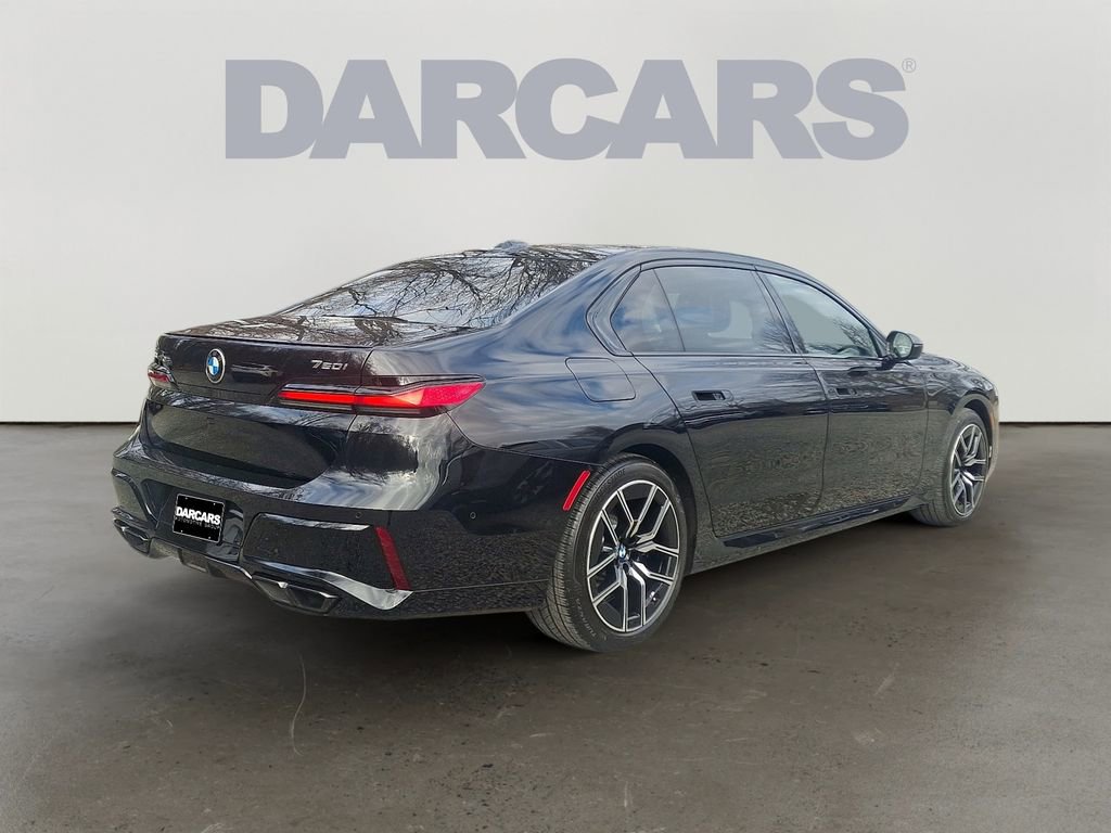 Used 2025 BMW 760i xDrive w/ Executive Package image 7