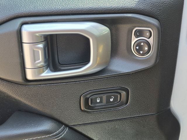 Used 2022 Jeep Wrangler Unlimited Sahara AWD/4WD image 8