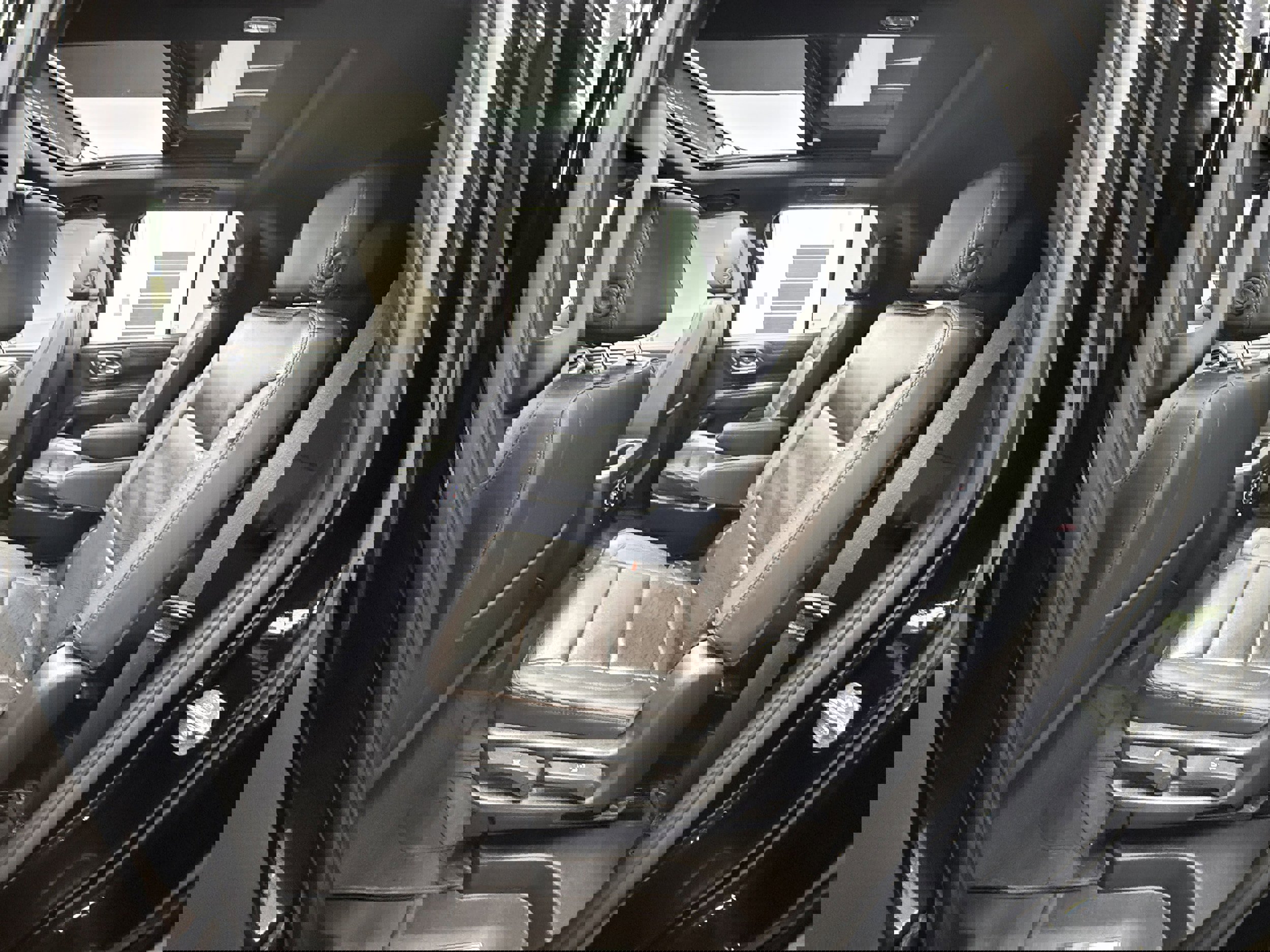 Used 2021 Chevrolet Tahoe High Country w/ Premium Package AWD/4WD image 26