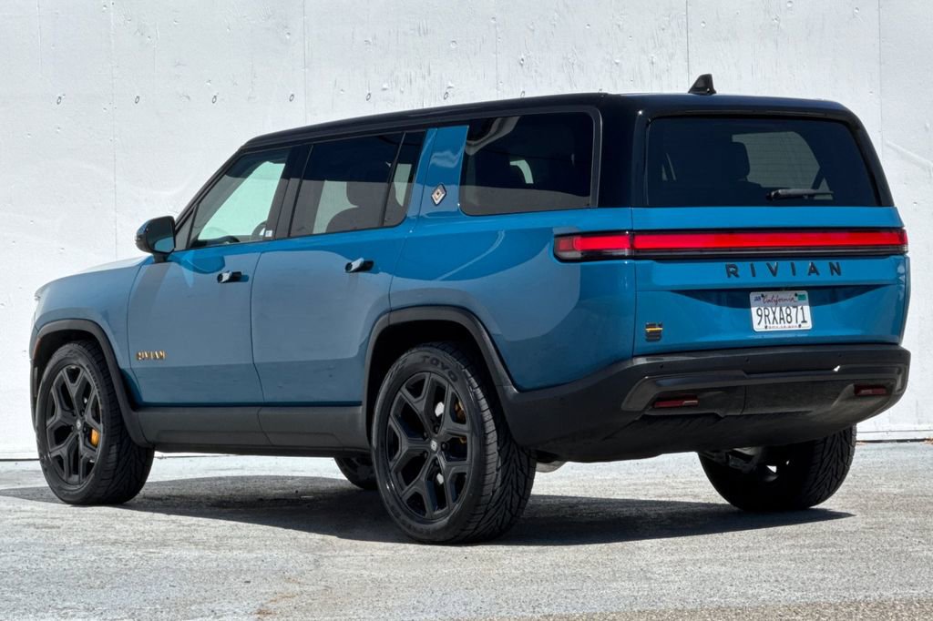 Used 2025 Rivian R1S Premium AWD/4WD image 5