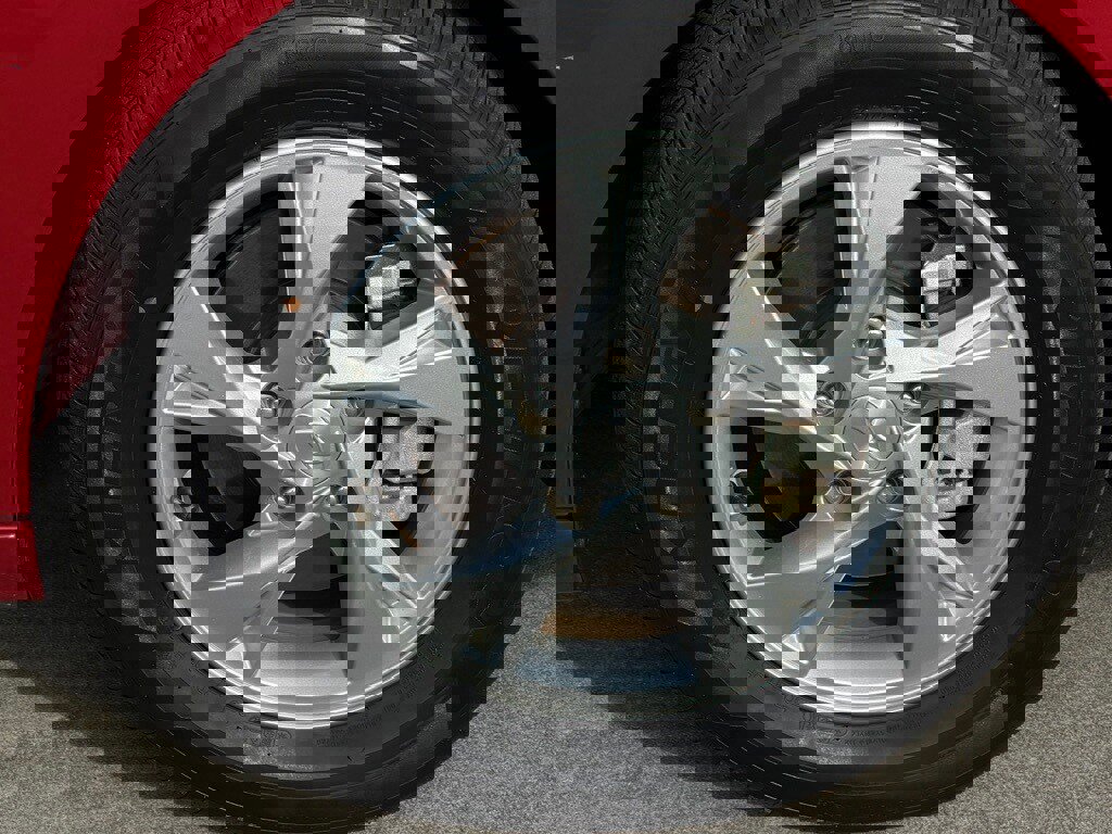 Certified 2023 Hyundai Elantra SE image 9