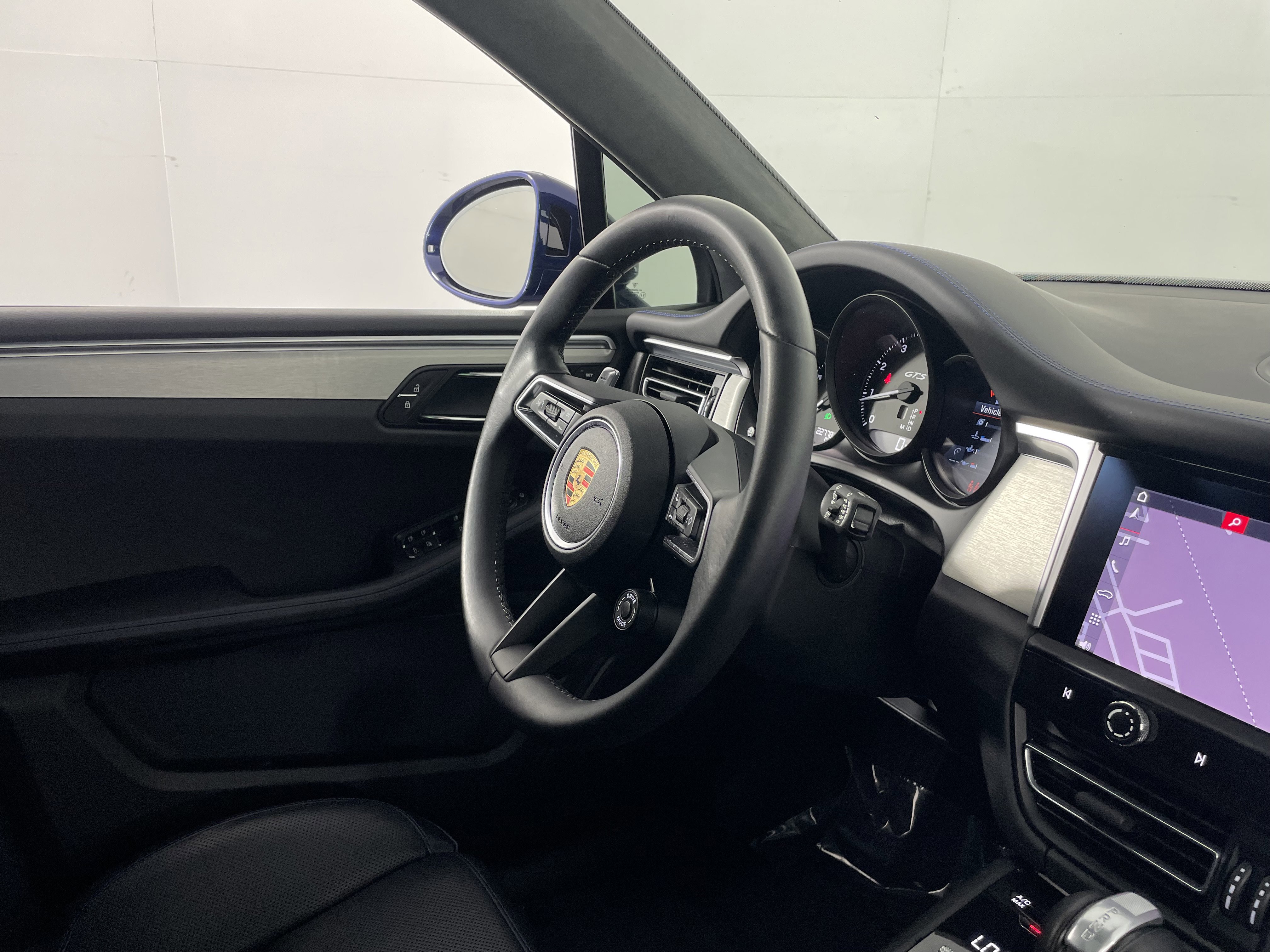 Certified 2023 Porsche Macan GTS image 12