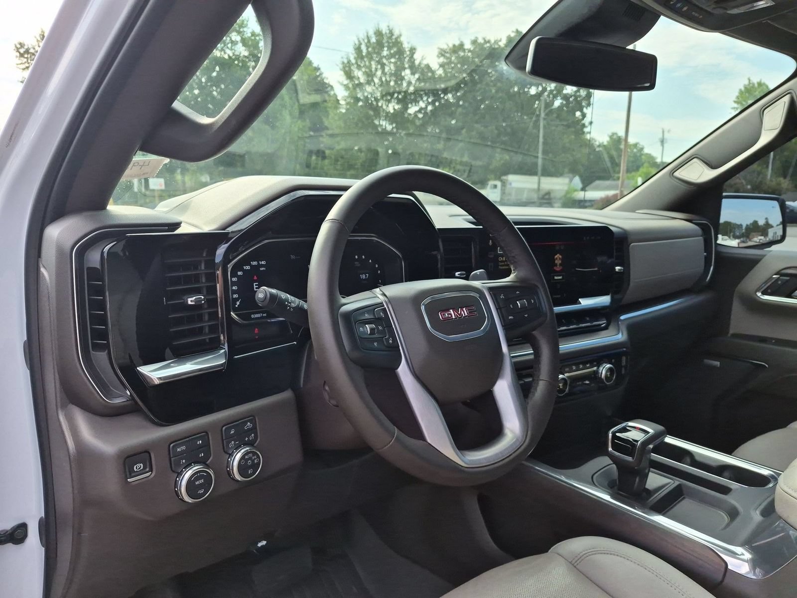 Certified 2024 GMC Sierra 1500 SLT w/ SLT Premium Plus Package AWD/4WD image 10