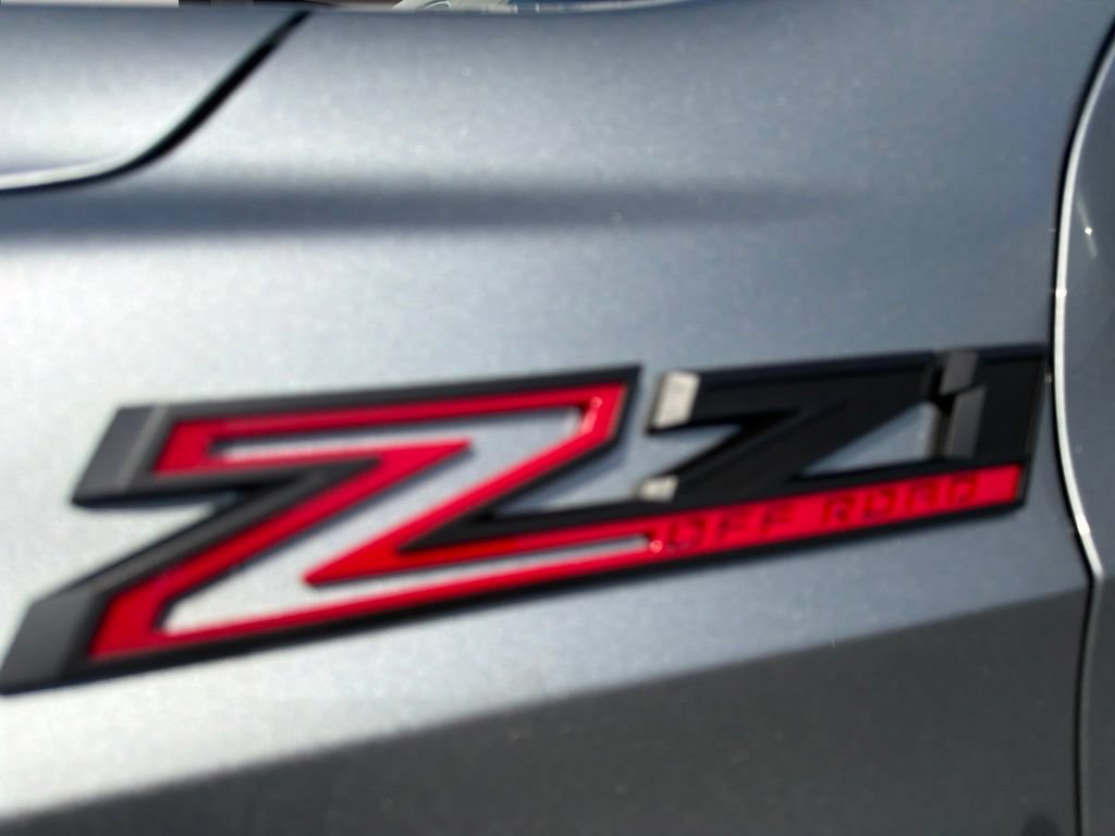 Used 2024 Chevrolet Tahoe Z71 w/ Luxury Package AWD/4WD image 9