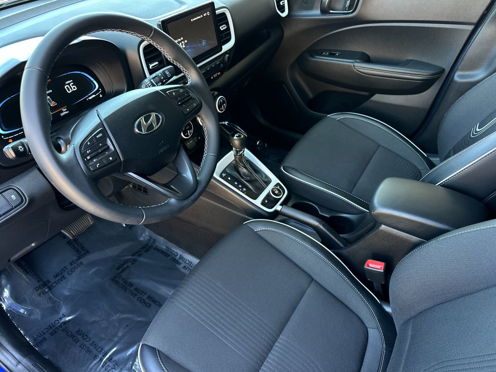 Used 2024 Hyundai Venue Limited FWD image 9