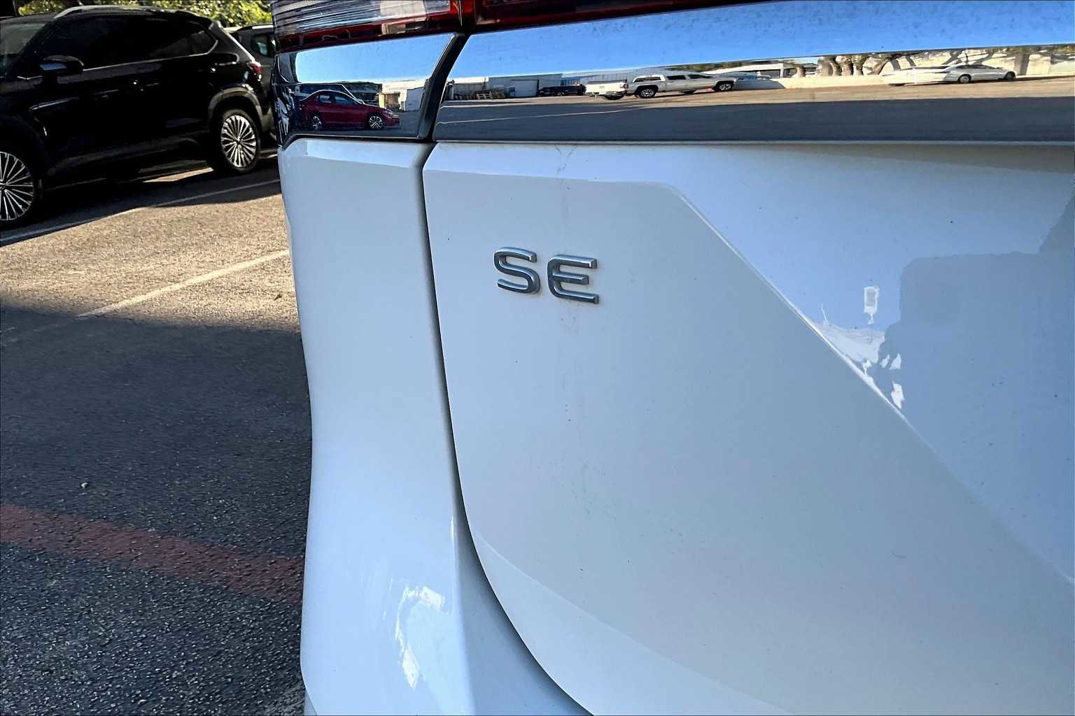 Certified 2024 Volkswagen Atlas SE image 18