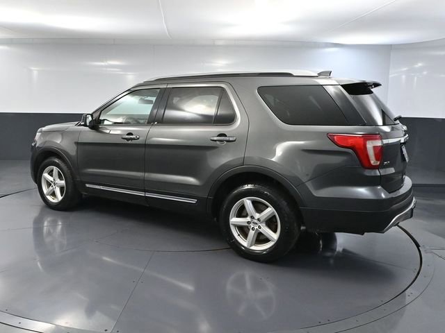 Used 2017 Ford Explorer XLT AWD/4WD image 3