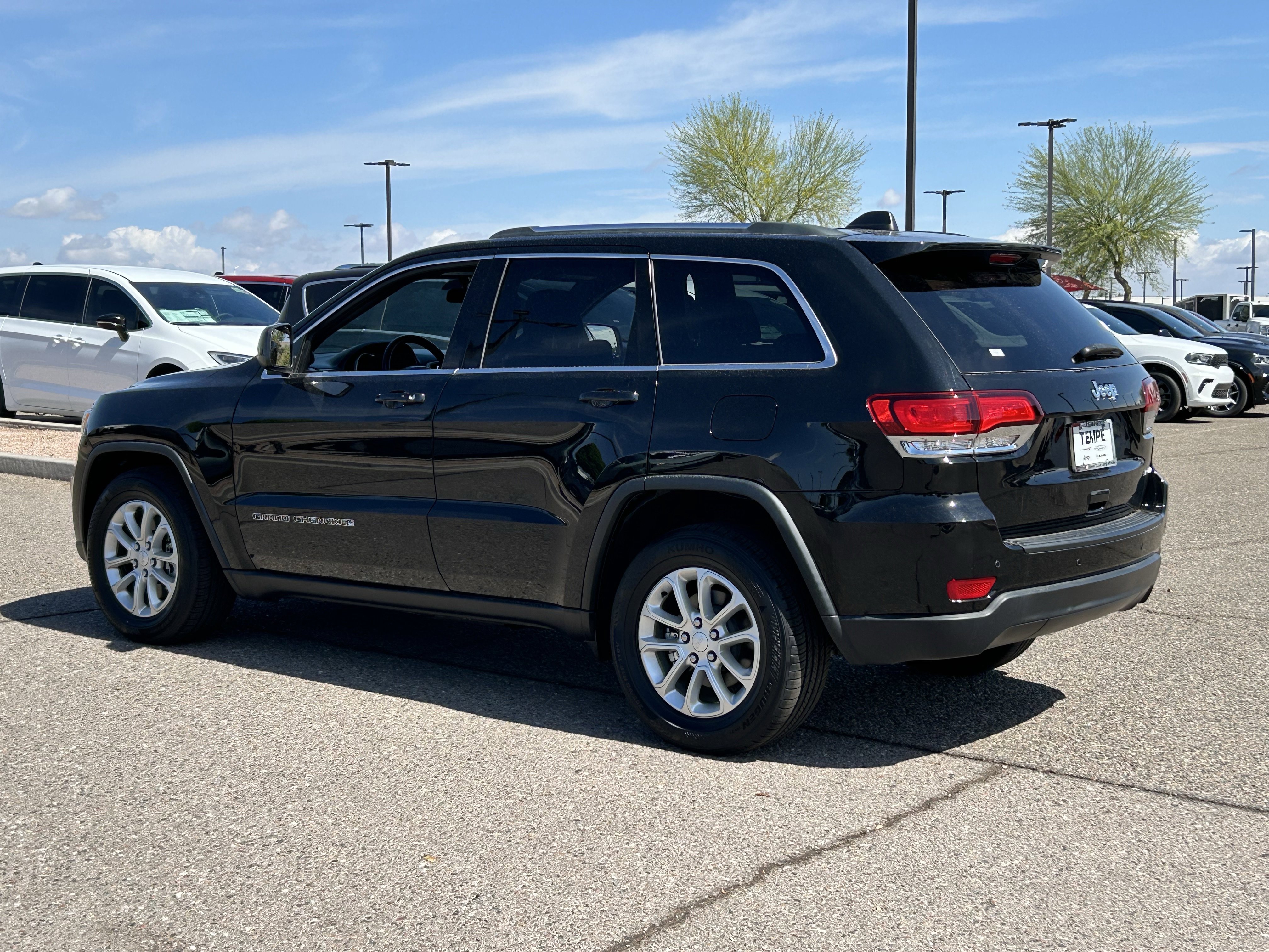 Certified 2021 Jeep Grand Cherokee Laredo image 4