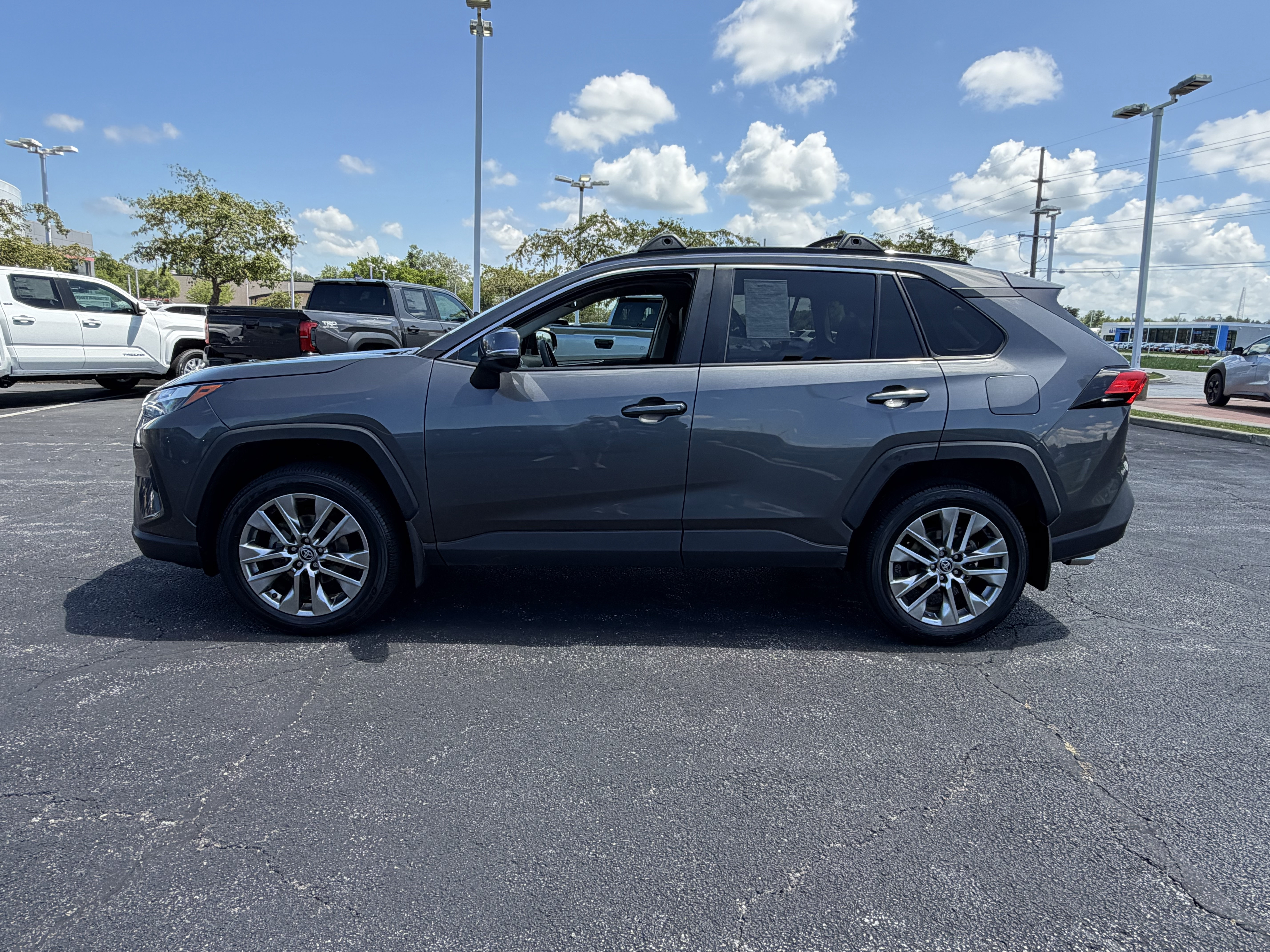 Used 2023 Toyota RAV4 XLE Premium AWD/4WD image 5