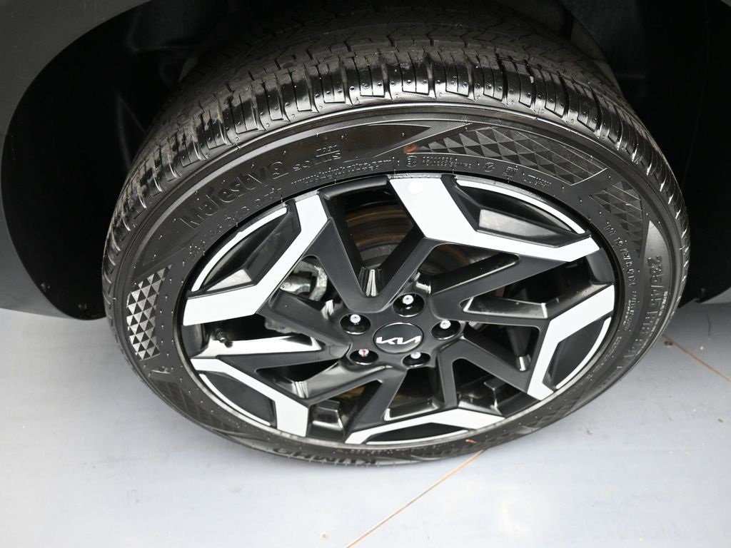 Certified 2025 Kia Seltos SX w/ SX Sunroof Package image 12