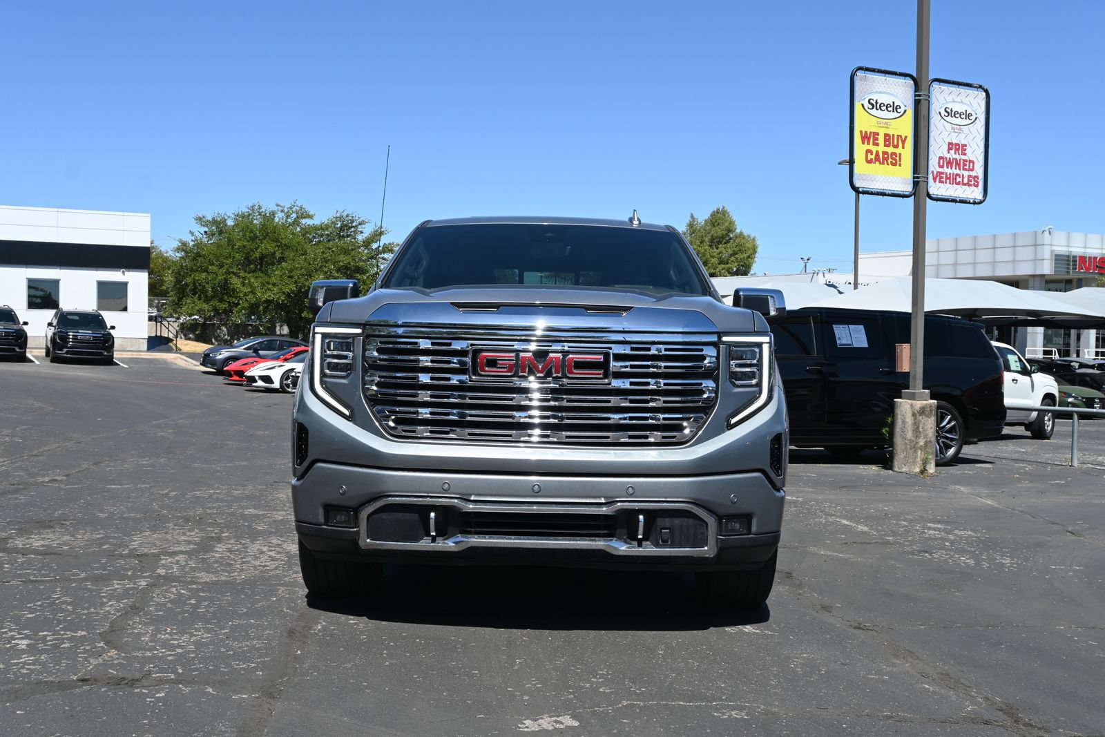 Used 2025 GMC Sierra 1500 Denali AWD/4WD image 2