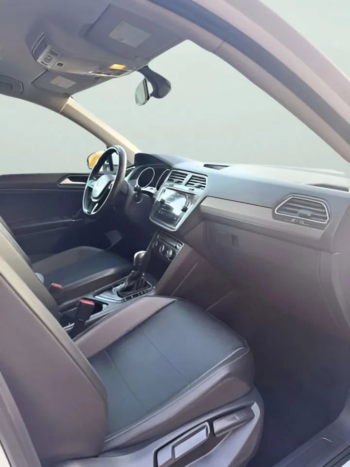 Used 2020 Volkswagen Tiguan SEL image 42