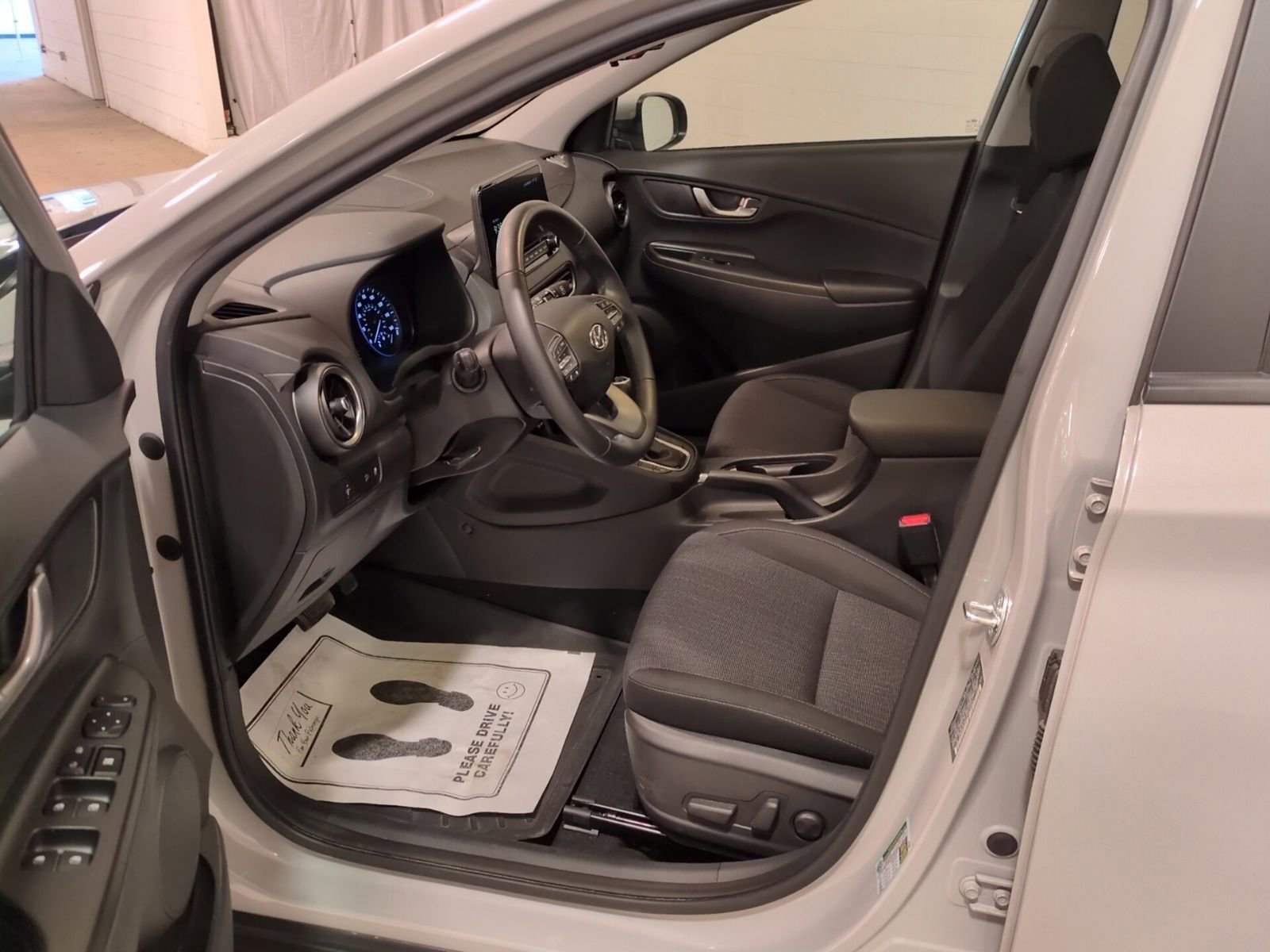 Certified 2023 Hyundai Kona SEL w/ Convenience Package image 16