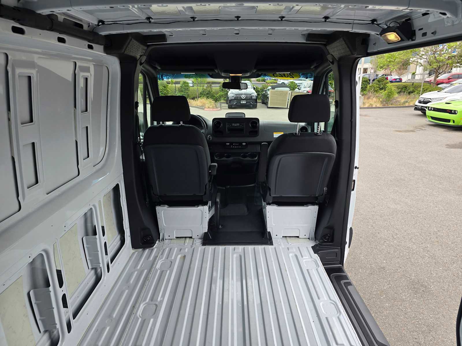 Used 2025 Mercedes-Benz Sprinter 2500 image 15
