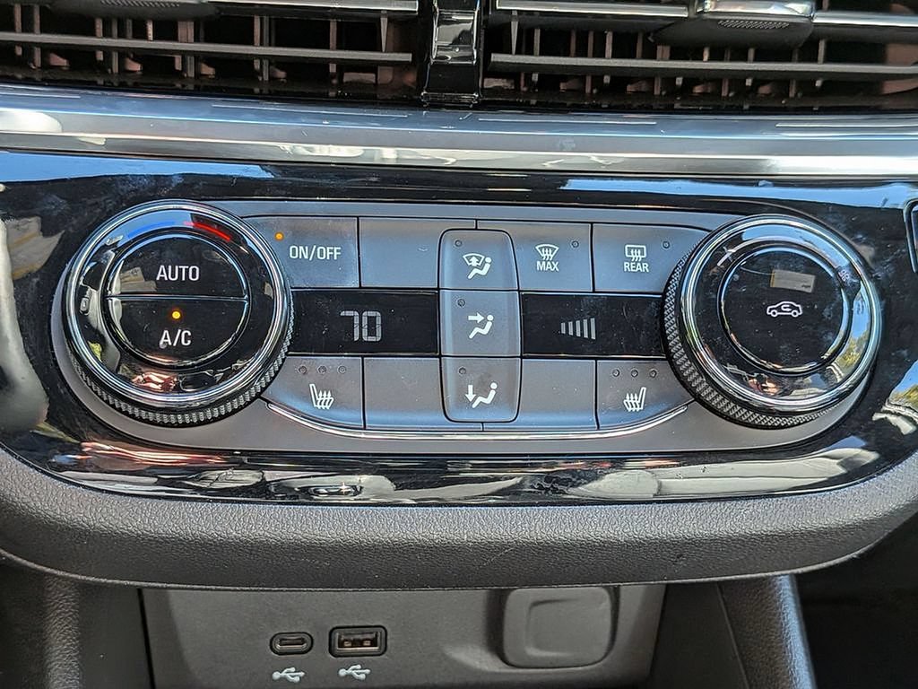 Used 2024 Buick Envista Sport Touring w/ Convenience I Package FWD image 24