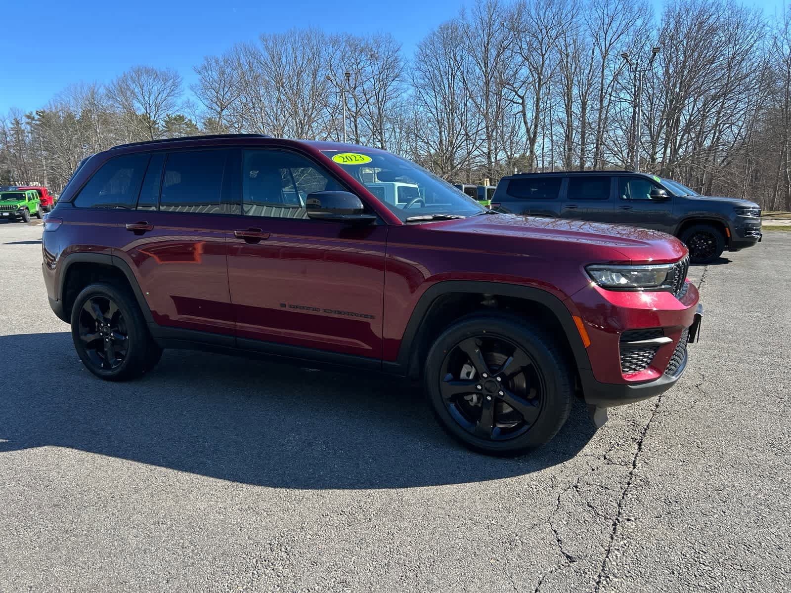 Used 2023 Jeep Grand Cherokee Altitude AWD/4WD image 2