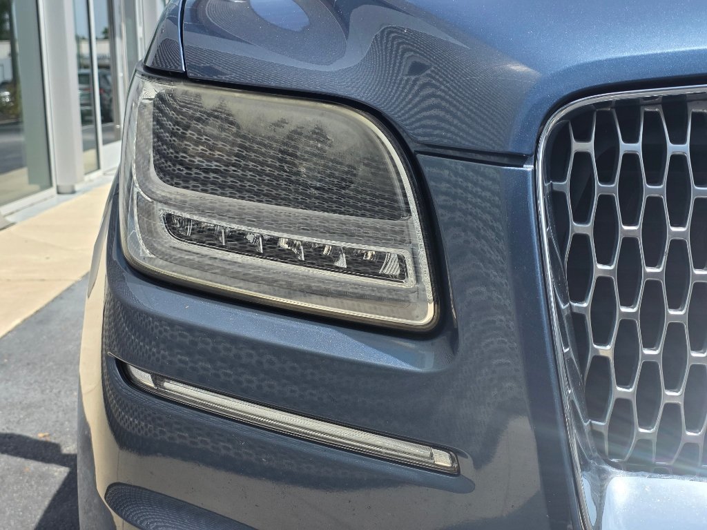 Used 2018 Lincoln Navigator L Select AWD/4WD image 3