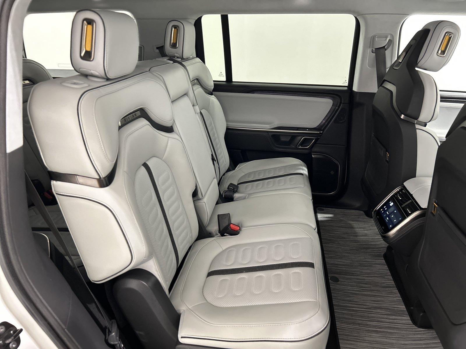 Used 2024 Rivian R1S Adventure AWD/4WD image 23