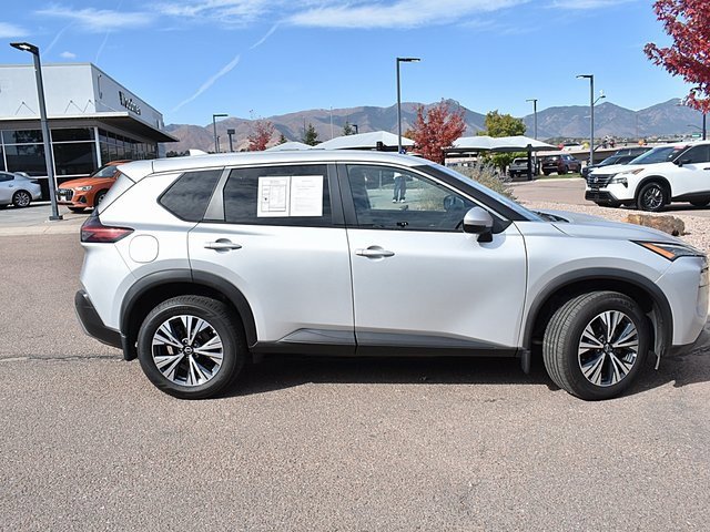 Used 2022 Nissan Rogue SV image 11