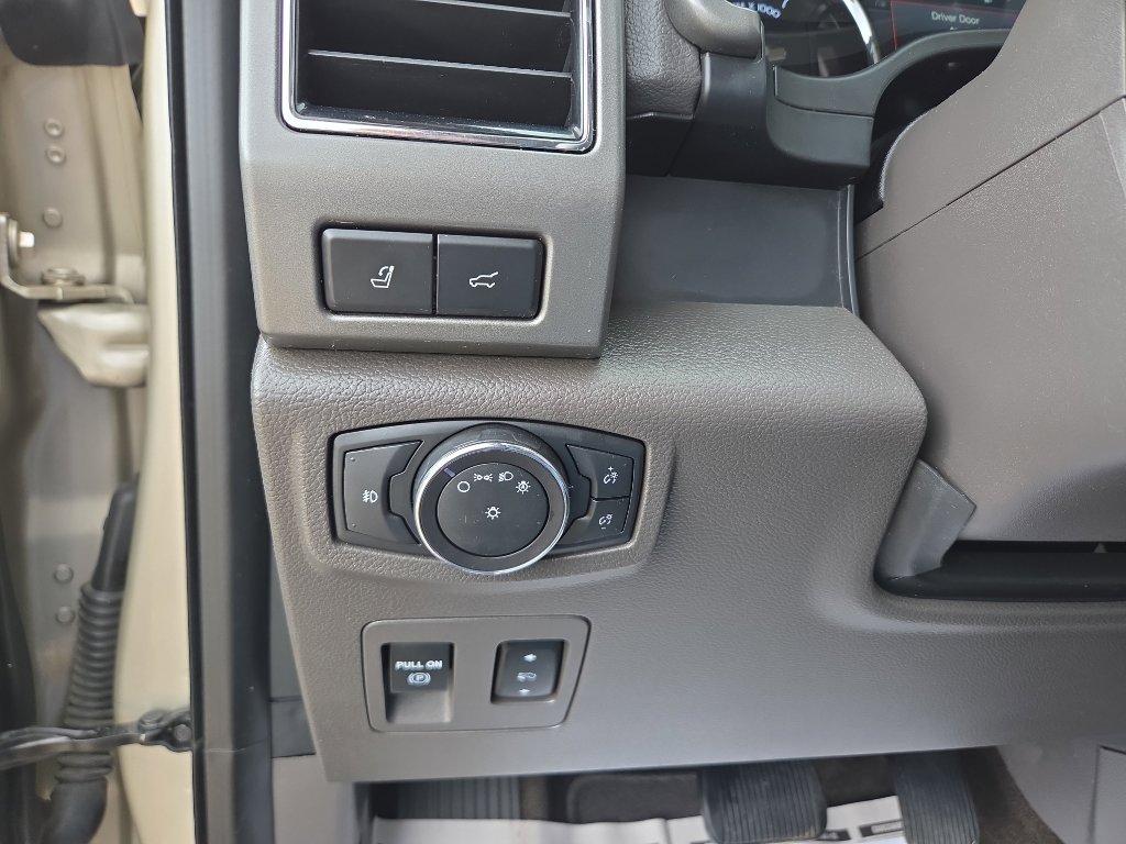 Used 2018 Ford Expedition XLT w/ Equipment Group 202A RWD image 33